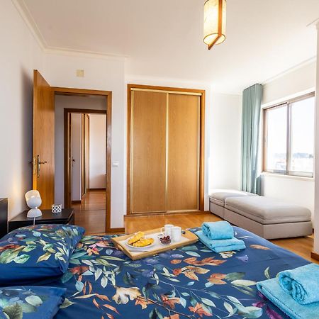Beachfront 3Bdr Apt On Marginal Boulevard Sao Martinho do Porto Luaran gambar