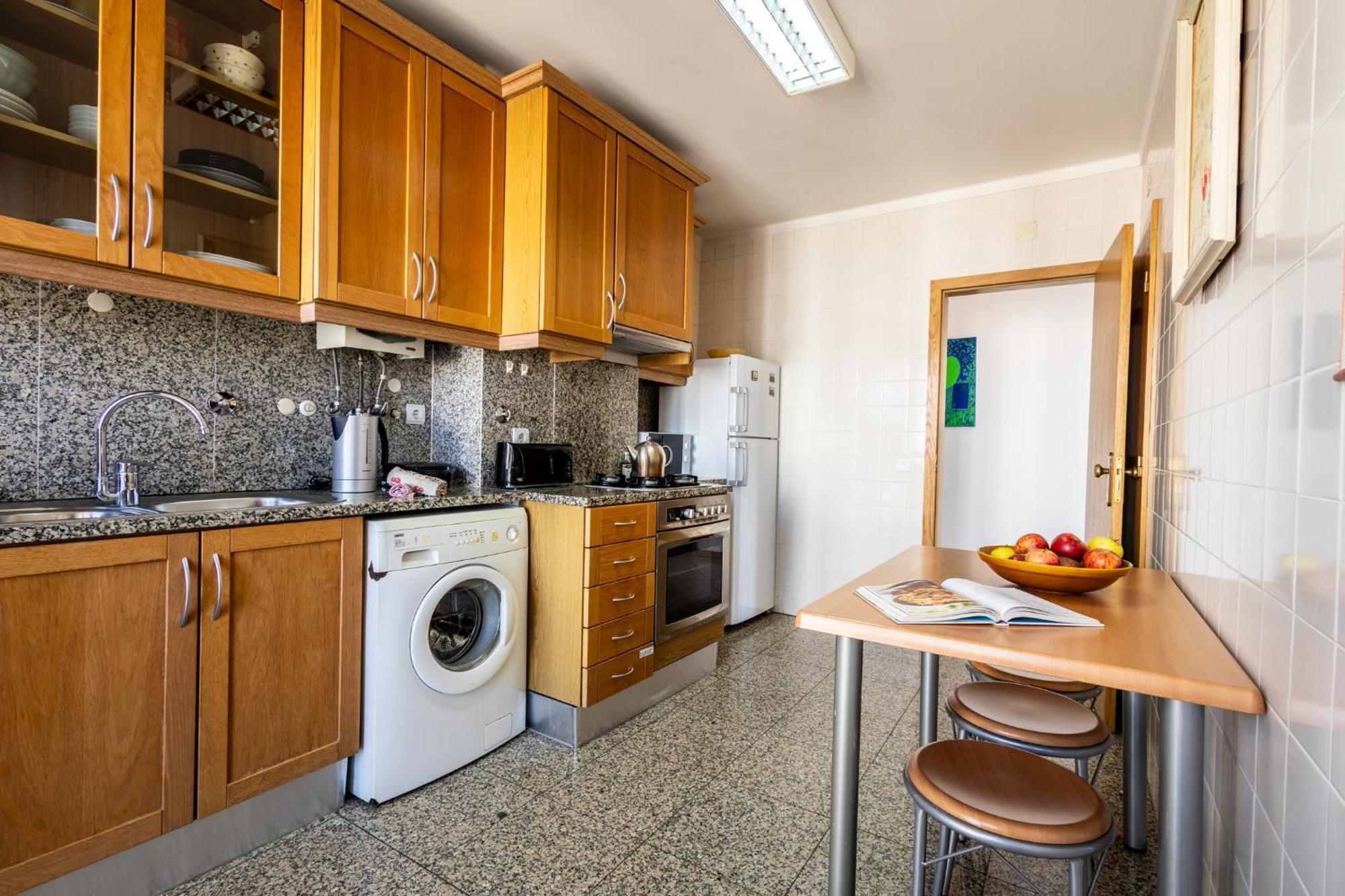 Beachfront 3Bdr Apt On Marginal Boulevard Sao Martinho do Porto Luaran gambar