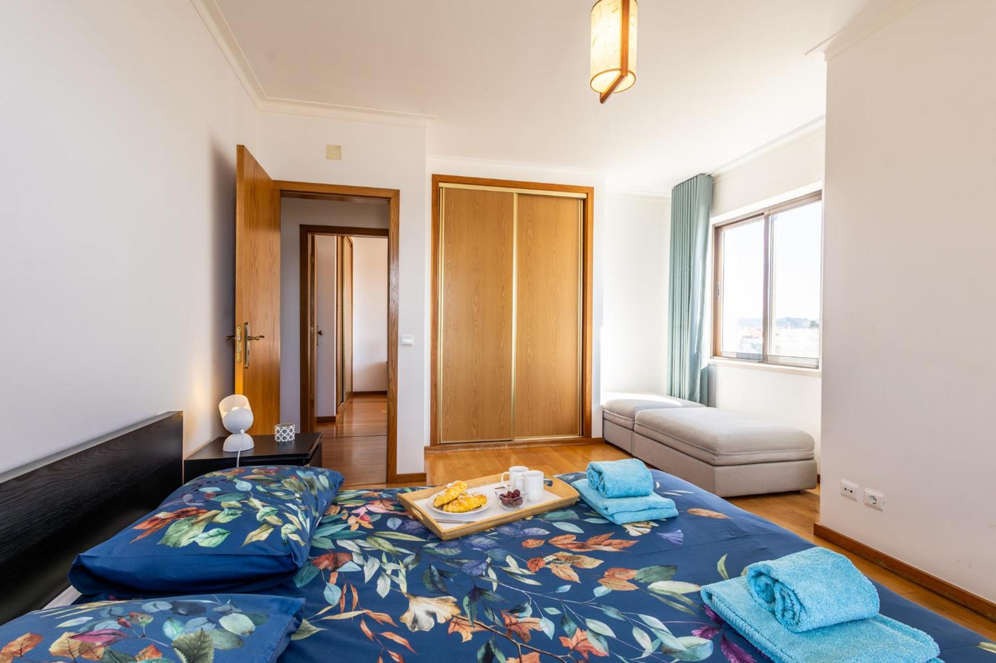 Beachfront 3Bdr Apt On Marginal Boulevard Sao Martinho do Porto Luaran gambar
