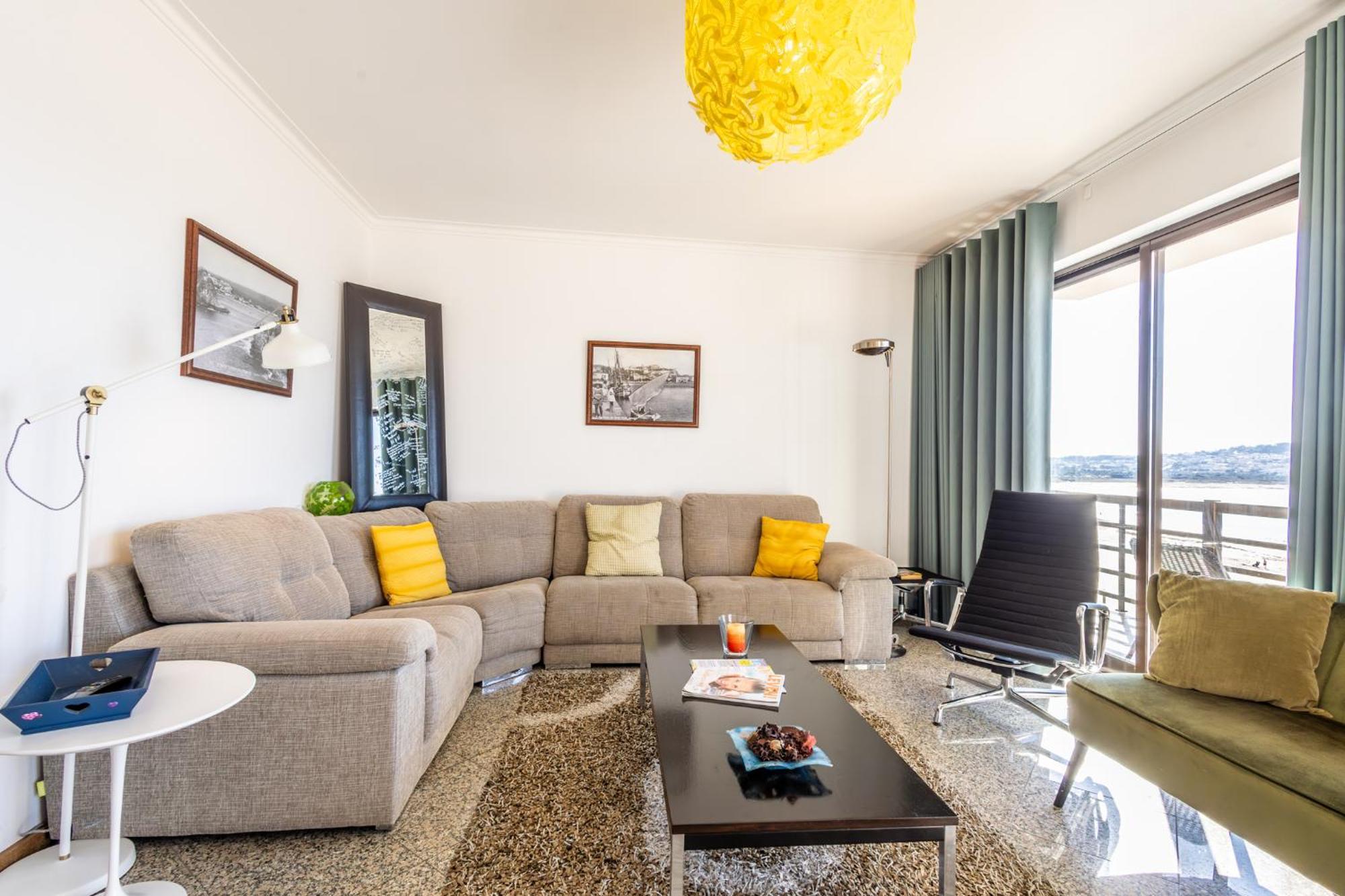 Beachfront 3Bdr Apt On Marginal Boulevard Sao Martinho do Porto Luaran gambar
