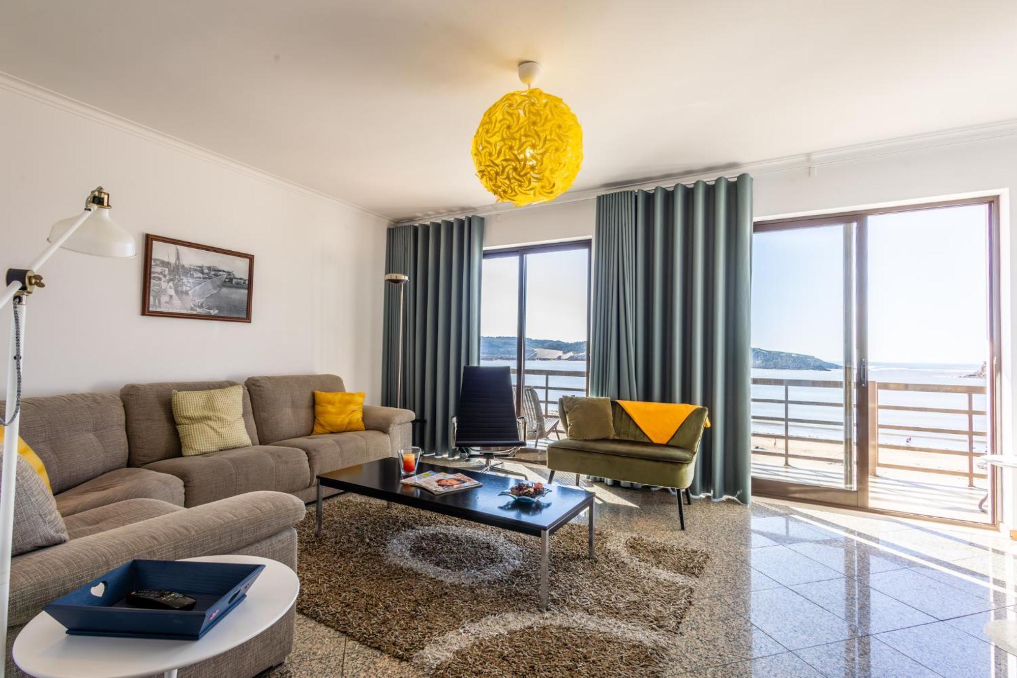 Beachfront 3Bdr Apt On Marginal Boulevard Sao Martinho do Porto Luaran gambar