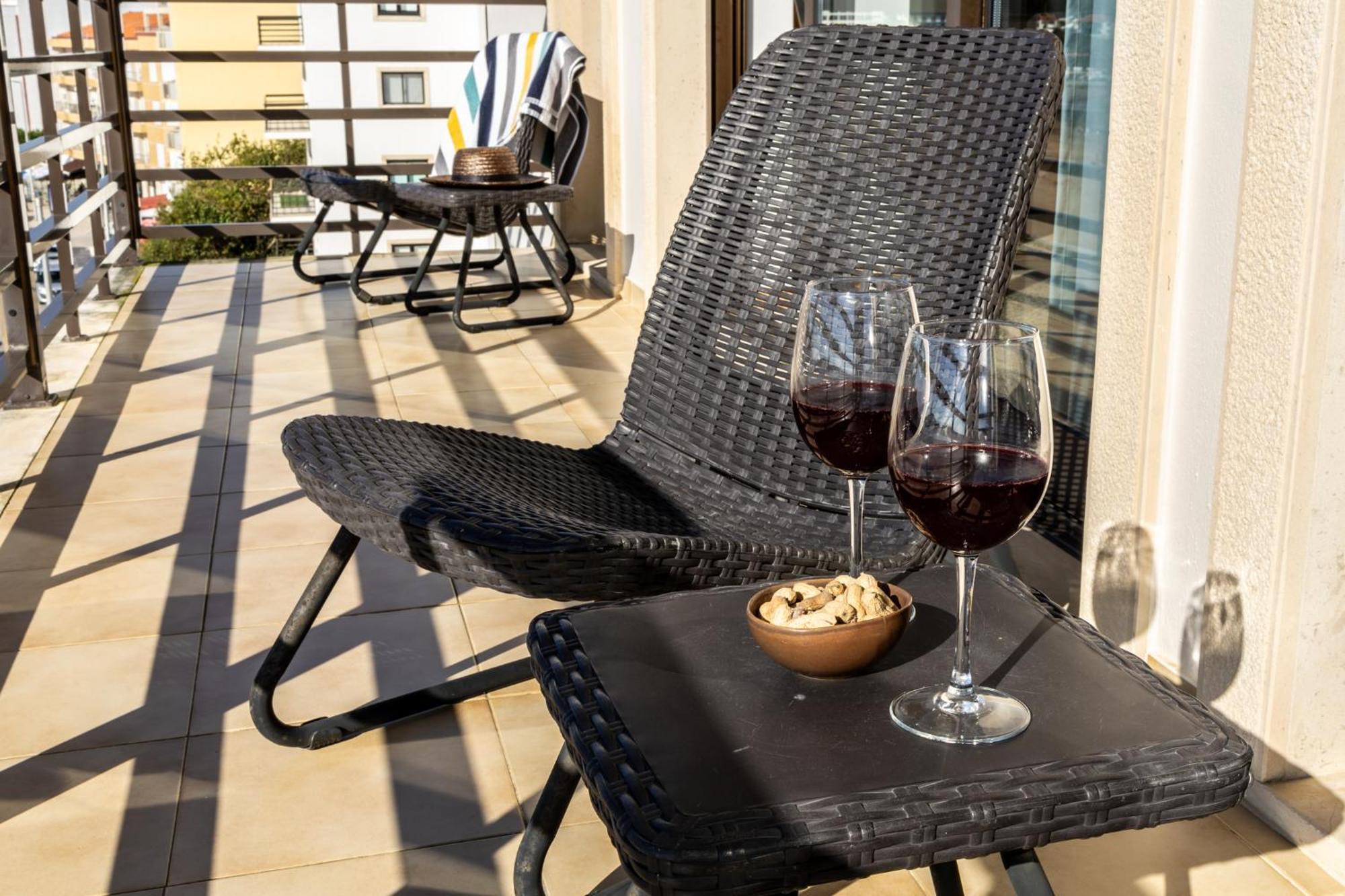 Beachfront 3Bdr Apt On Marginal Boulevard Sao Martinho do Porto Luaran gambar