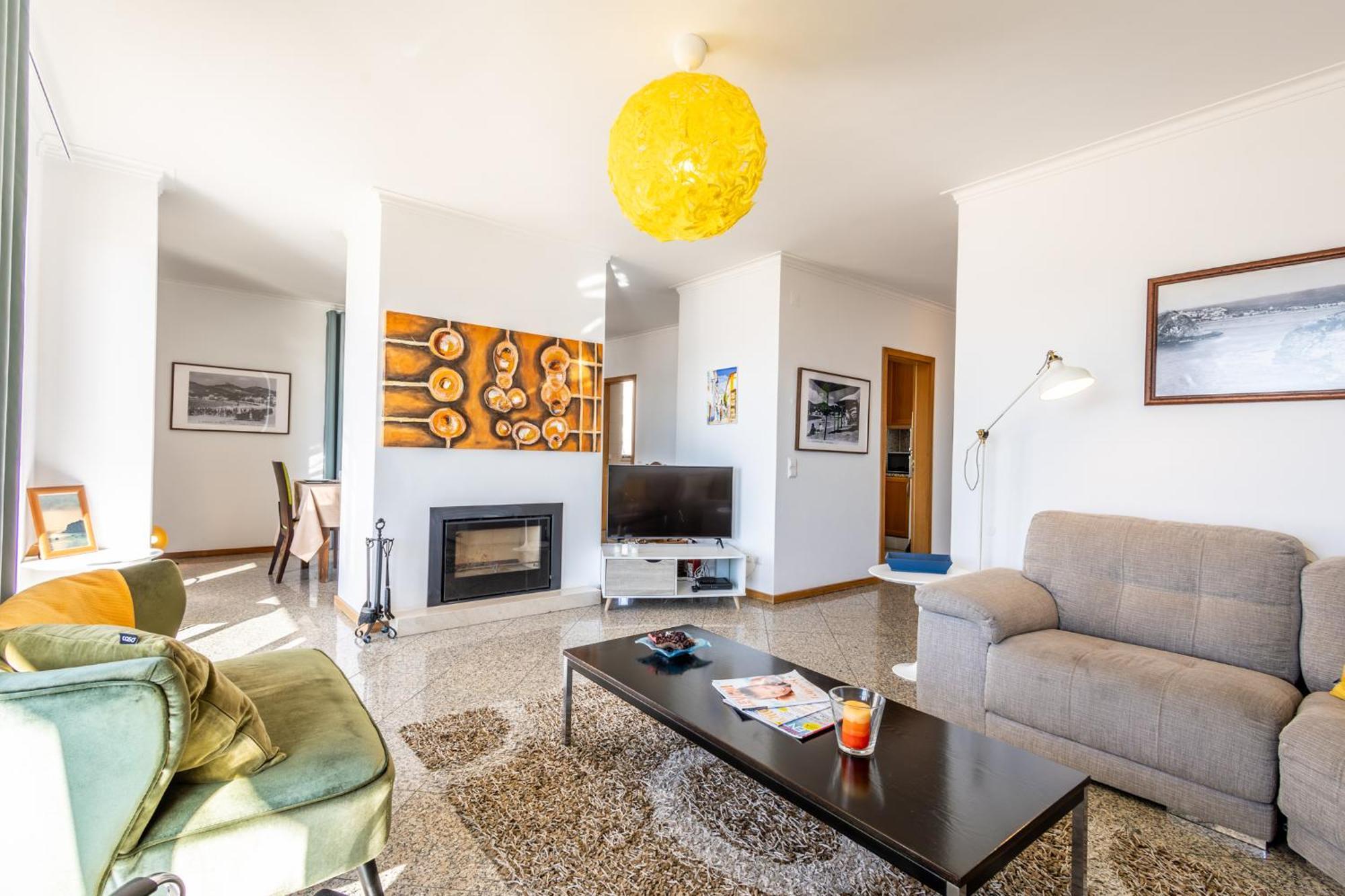 Beachfront 3Bdr Apt On Marginal Boulevard Sao Martinho do Porto Luaran gambar