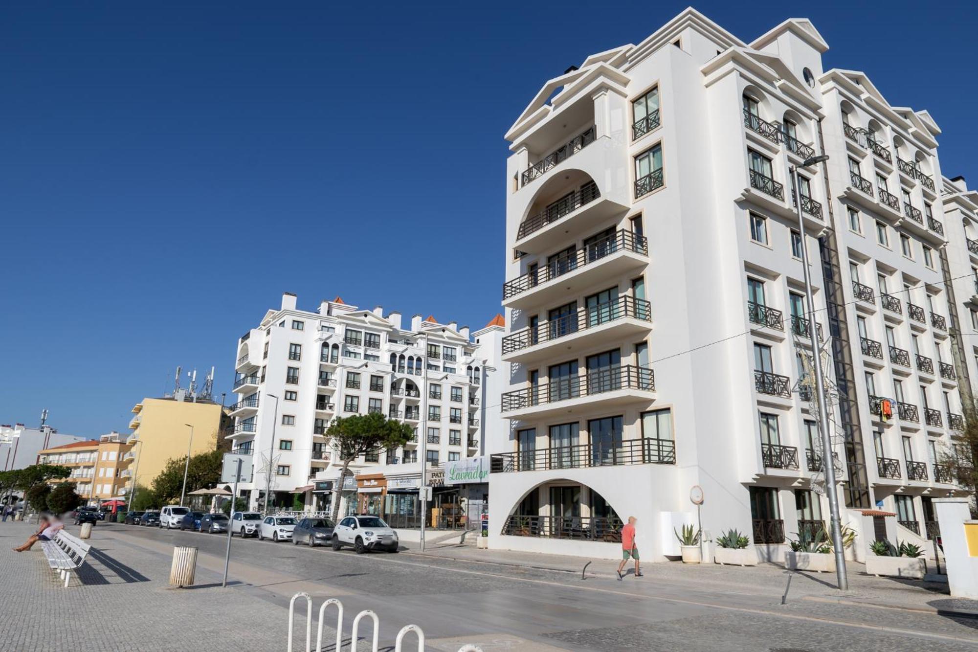 Beachfront 3Bdr Apt On Marginal Boulevard Sao Martinho do Porto Luaran gambar
