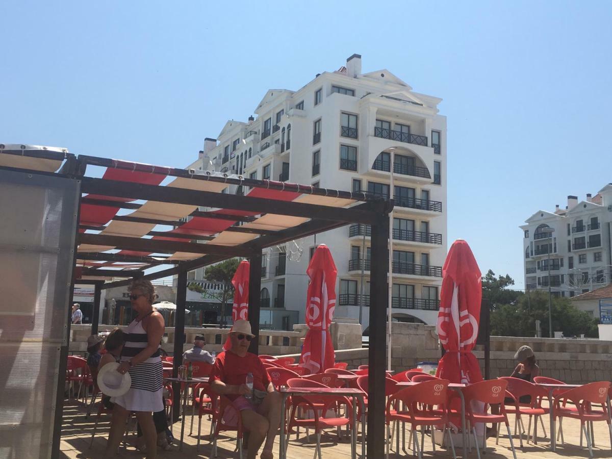 Beachfront 3Bdr Apt On Marginal Boulevard Sao Martinho do Porto Luaran gambar